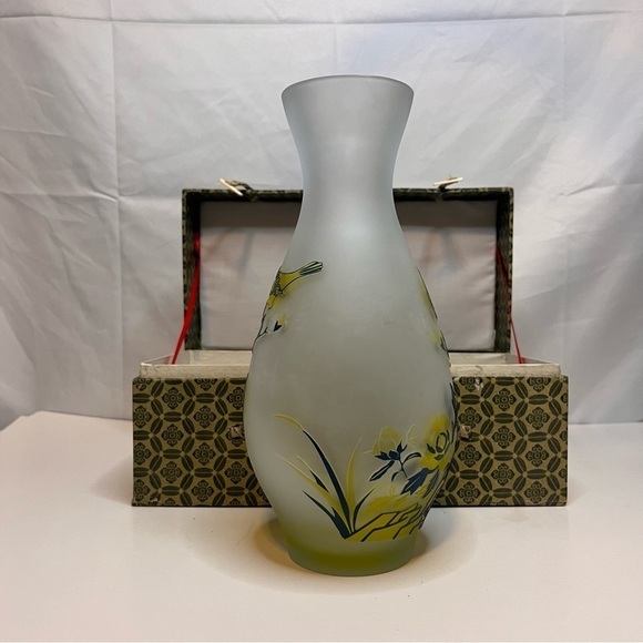 VINTAGE CUNJING Chinese Art Glass, Yellow Vase with Certificate, approx 9 1/2” - Picture 4 of 16